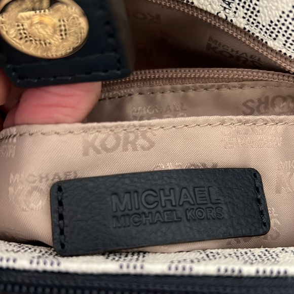 Michael Kors Hamilton Navy/Wht LG EW Tote 👜 - Picture 6 of 14